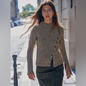 Zara Stylish Asymmetrical Button Sweater si M